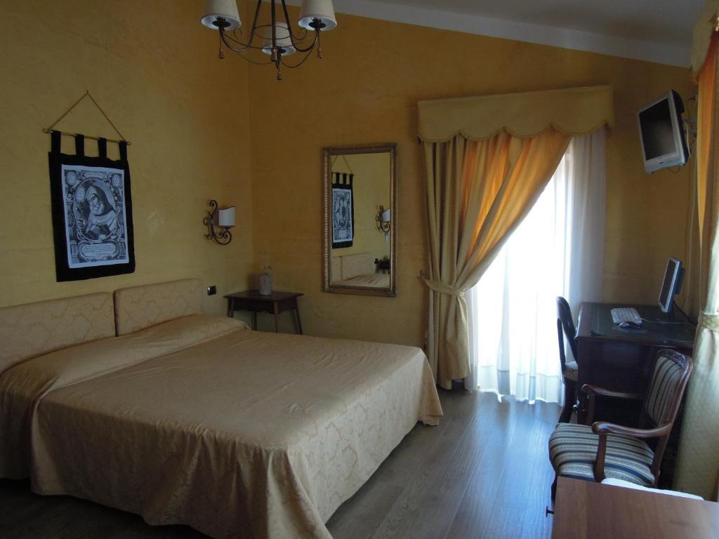 Hotel Sant'Agostino Paola Habitación foto