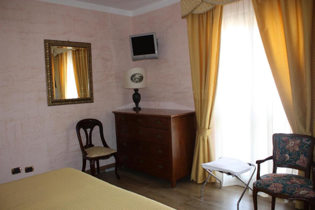 Sant'Agostino Guest Rooms Paola Habitación foto