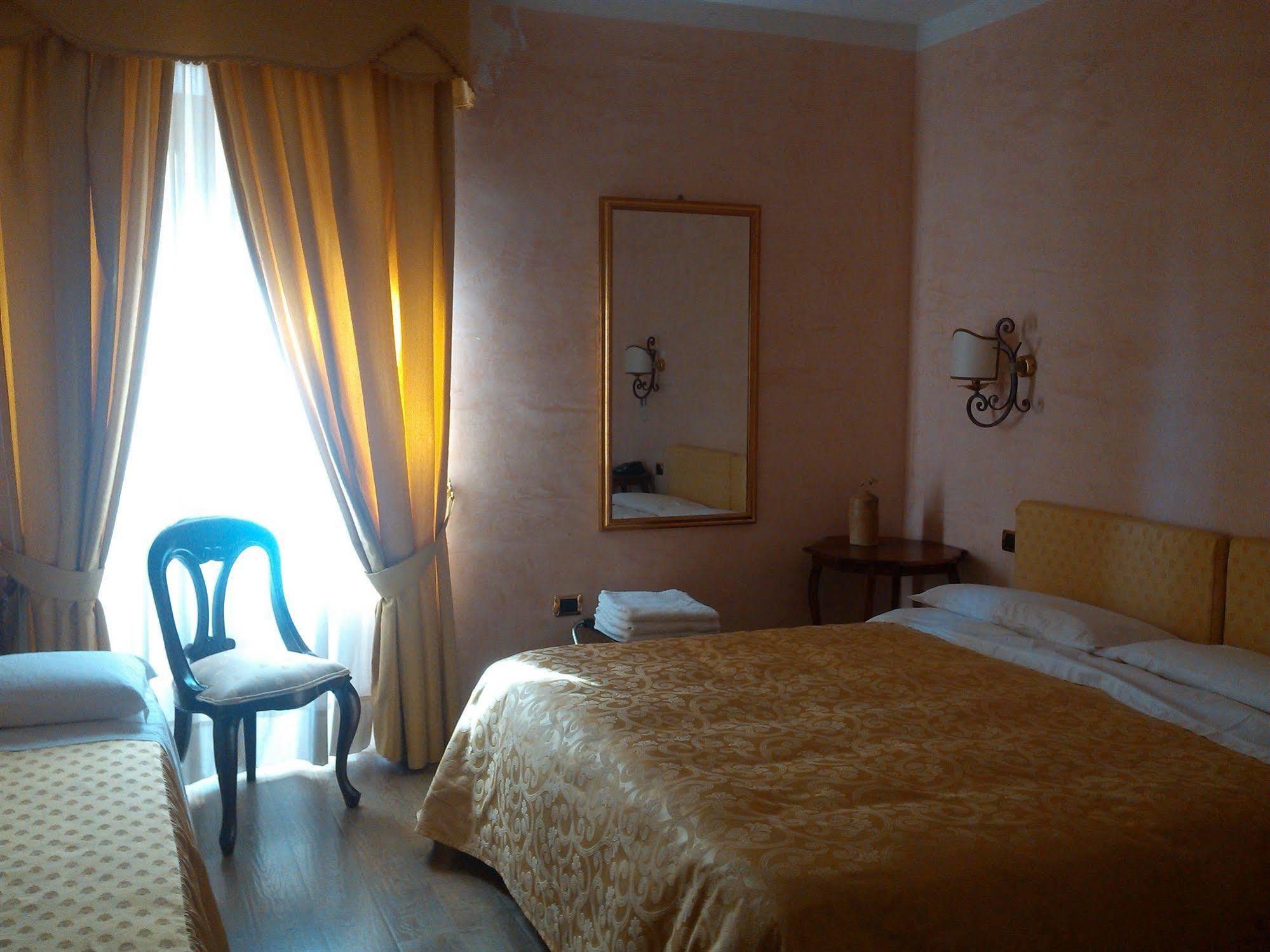 Sant'Agostino Guest Rooms Paola Exterior foto